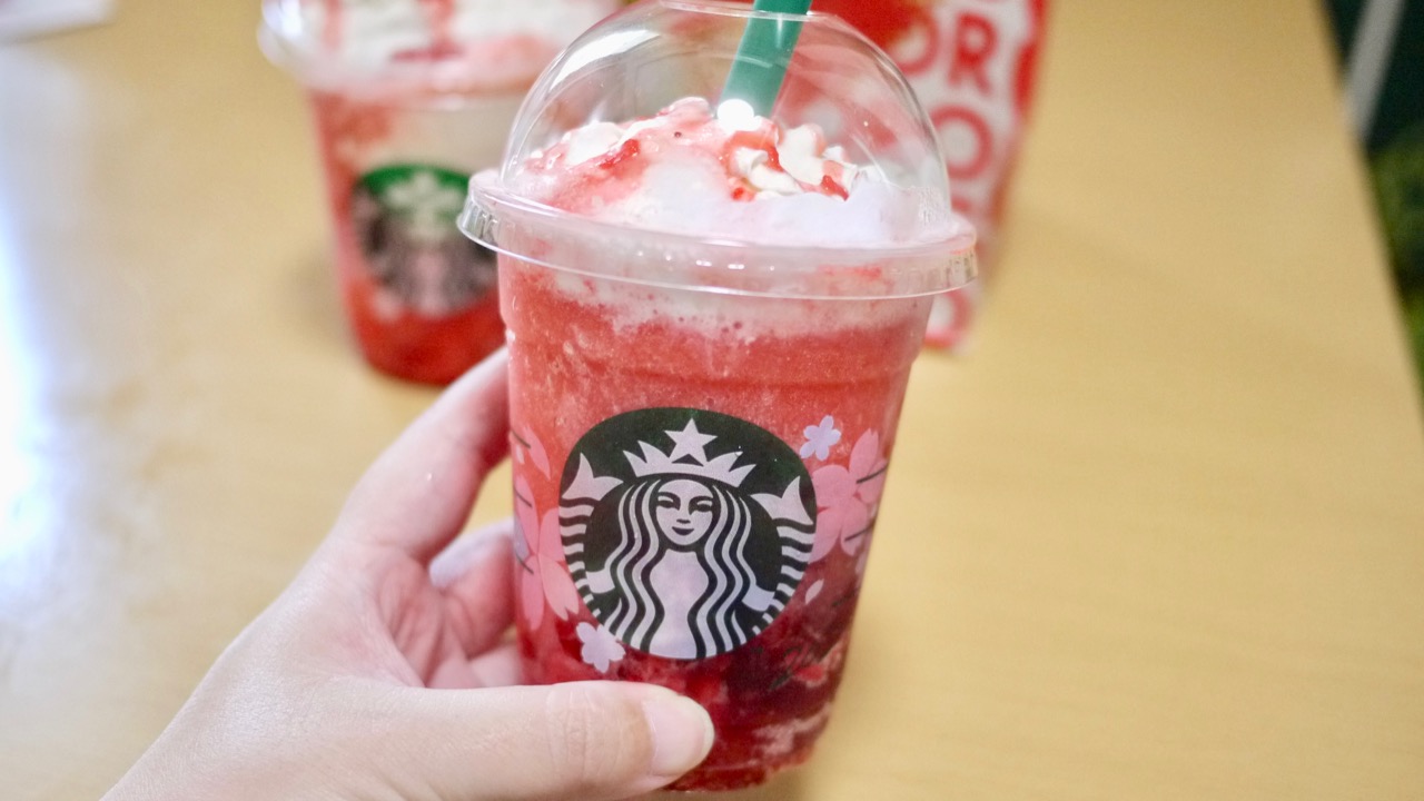 スタバ 6月の新作 シュワッと イチゴ フラペチーノ 飲んでみた どんな味 価格やカロリーもチェック Appbank