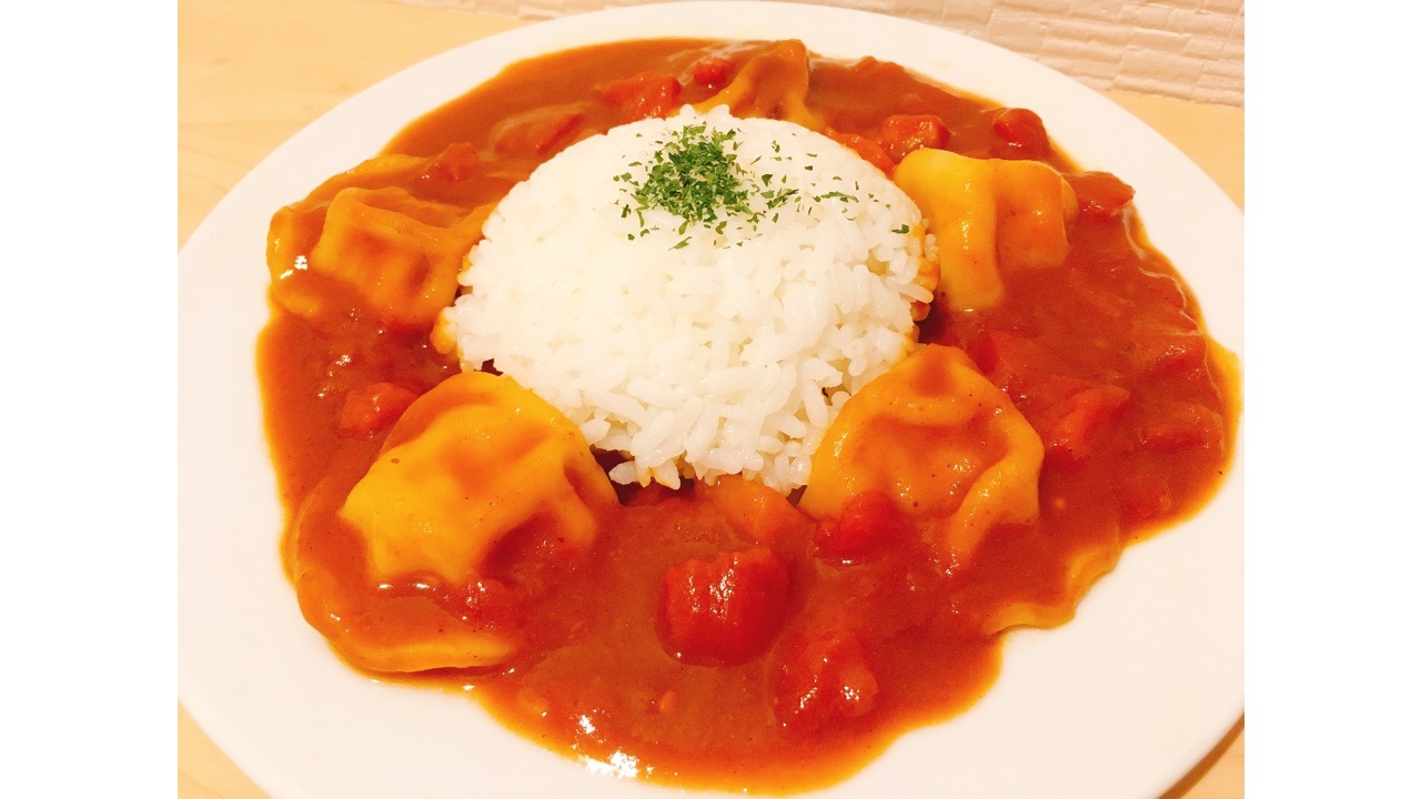 冷凍の水餃子をカレーに 全部入れてチンするだけの レンジで作るカレー が革命的なおいしさ Appbank