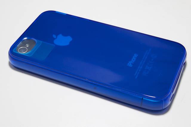 Dustproof GEL cover for iPhone4: レンズを保護するシャッター付！イヤホン・Dock 用キャップも付いたソフトケース。