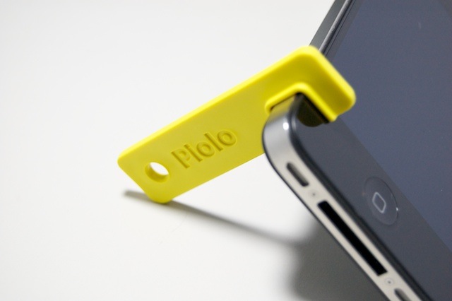 Piolo for iPhone4: 挿すだけで使える、コンパクトでオシャレなスタンド。