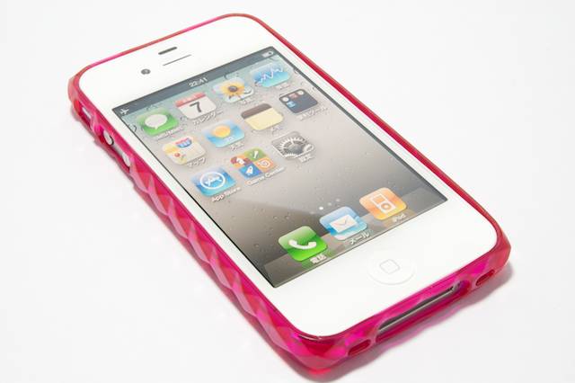 color Gem Polymar Jelly Ring for iPhone4: 宝石のようなカッティングで美しく輝くバンパー。