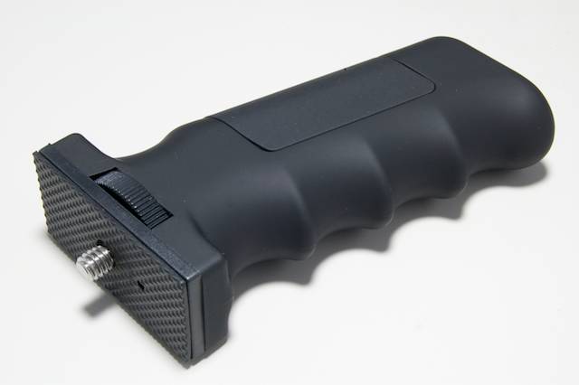 BARSKA ACCU GRIP: けん銃のようなグリップでしっかり支える！手ブレのない動画を撮るのに欠かせないアイテム。