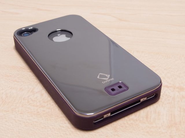 CAPDASE Alumor Jacket: シリコンラバーとメタル素材を組み合わせたケース。