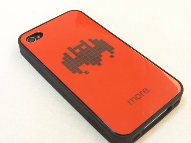 Cubic Black Exclusive for iPhone 4S/4: メタリック感のあるクールなケース。