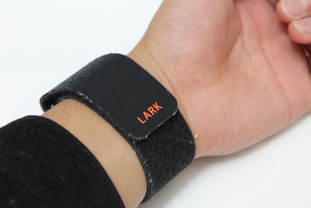 LARK: 腕に付けて寝るだけアラーム！！「睡眠状態も記録」し、iPhone で健康管理ができる。