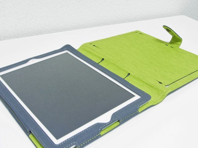 Booqpad iPad2 Agenda: 内側と外側のカラーコンビネーションが魅力的なカバーパッド。