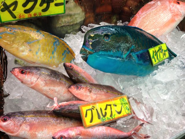 【気まぐれ沖縄滞在記その3】那覇の公設市場で幻の伊勢エビを食べた
