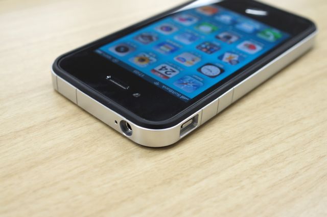 フラットバンパーセット for iPhone4S/4: パワサポ 初のバンパーケース。美しいフォルムは必見です！！