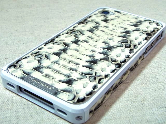 iPhone バンパー alloy