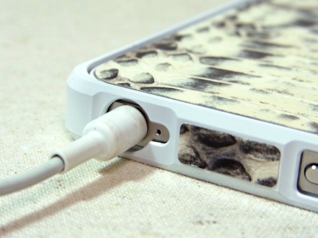 iPhone バンパー alloy