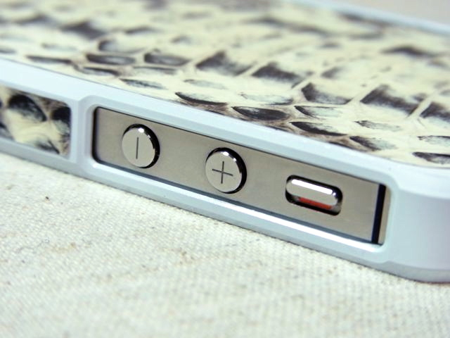 iPhone バンパー alloy