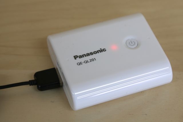 パナソニック USBモバイル電源パック: LEDライト にもなる大容量外部バッテリ。