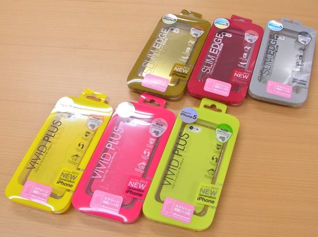 VIVID PLUS: iPhone5の薄さを堪能できるスリムケース。目を引くビビットカラー3色。
