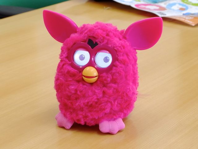 Furby: 最新のファービーは進化する！アプリと連携させて、スキンシップを楽しもう。 | AppBank