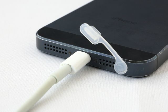 Anti-Dust Plug for iPhone 5