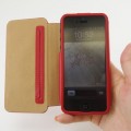 UM by GRAMAS Leather Case レッド: 落ち着いた赤色の本革ケース。画面も保護できて安心。