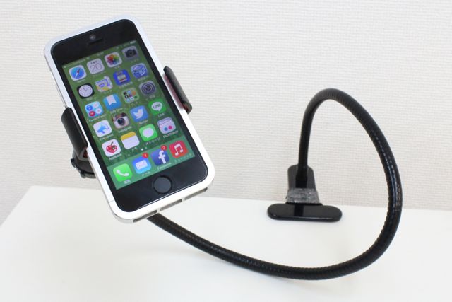 SmartHolder5: 自由な位置に固定できる、グネグネiPhoneスタンド！！