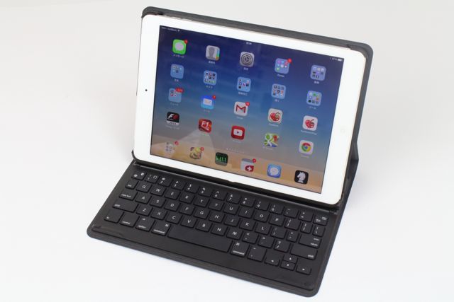 Extra Slim Keyboard & Case: タイピングのしやすさを重視した iPad Air 専用、本格キーボード！
