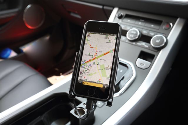 【保存版】iPhone を車の中で活用しよう！！！ カーアクセサリーまとめ