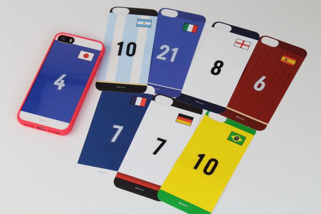 Bluevision ワールドカップエディション: サッカー応援にピッタリのユニフォーム型 iPhone ケース。