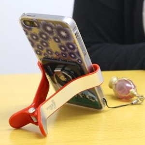 机の上でもiPhoneが見やすくなる、自分好みのスタンドを見つけよう。