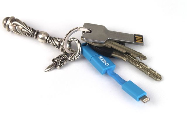 Nomad Cable: キーホルダーに付けて持ち歩ける Lightning ケーブル!!!