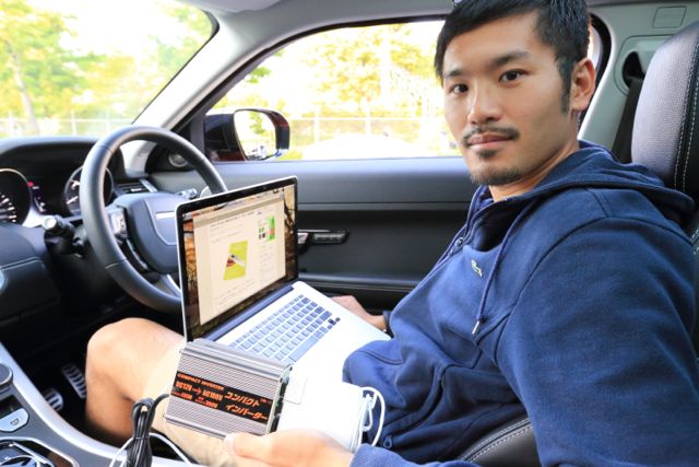 コンパクトインバーター: iPhone、デジカメ、パソコンの充電が車の中でできる便利なカーアクセサリ。