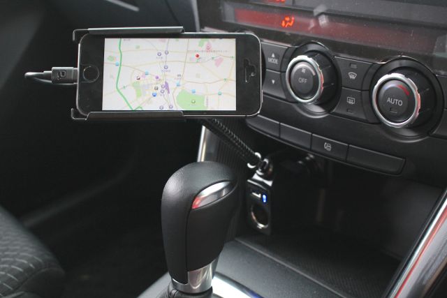 レビュー 車で使える 充電器付フレキホルダーl1 シガーソケットから伸びるスタンドなるぞ Appbank