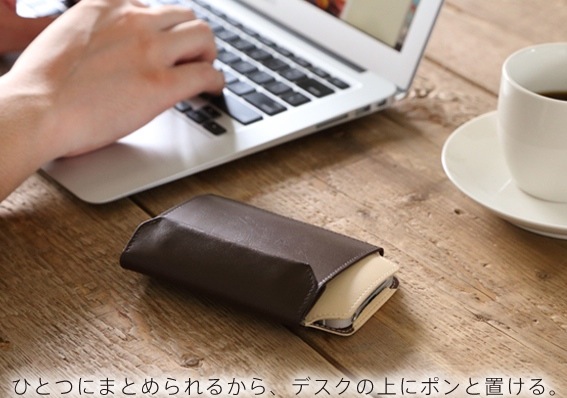 薄い財布とiPhoneケースが1つになった『iPhoneも入る財布』!