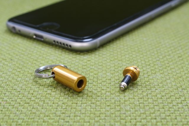 レビュー 外れないイヤホンジャックアクセサリー Pluggy Lock の仕組みとは Appbank