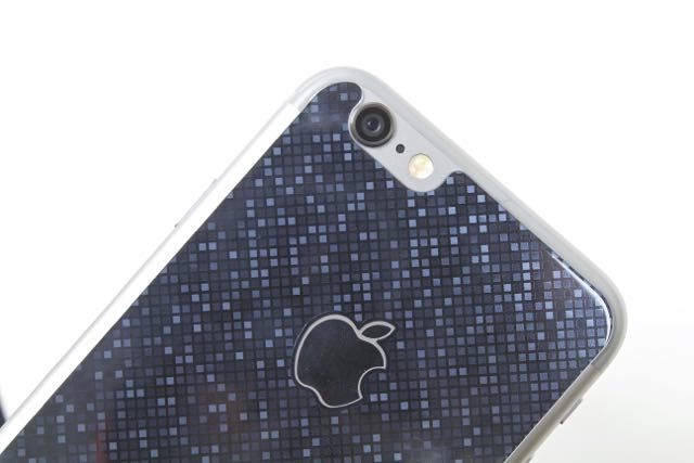 キラリと光る『バックプロテクター』でiPhoneリニューアル!
