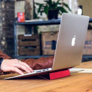新型MacBookにぴったりな角度調整スタンド!