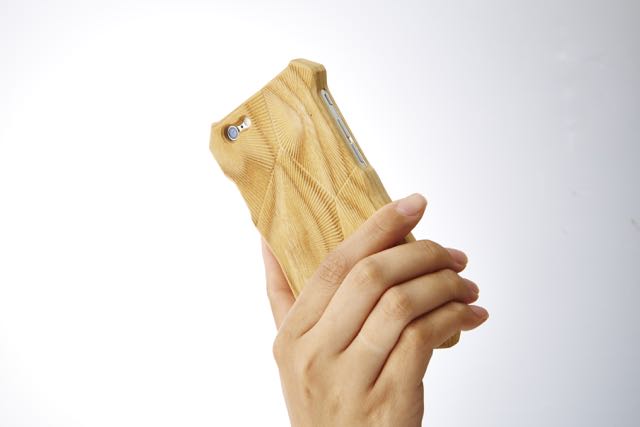 世界に1つだけの「天然木削り出し」iPhone 6ケース。