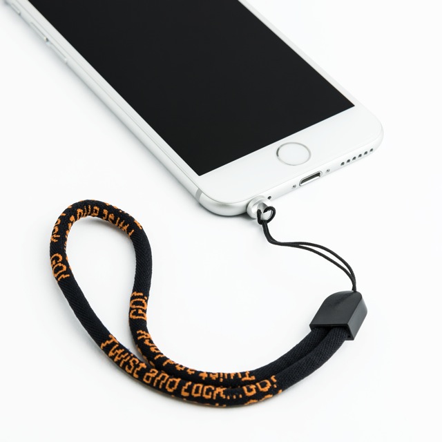 iPhoneにストラップホールを作れる『Pluggy Lock』が1,080円オフ