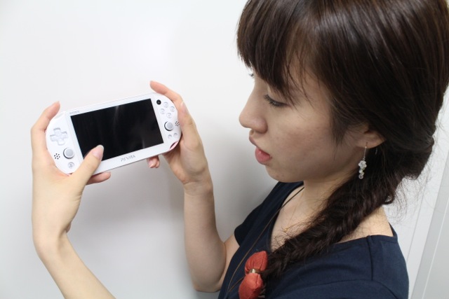 PS Vitaに液晶保護フィルム貼ってる? | AppBank