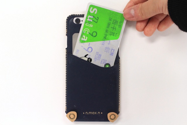 カードが入るiPhoneケースを使うときは磁気干渉防止シートを使おう