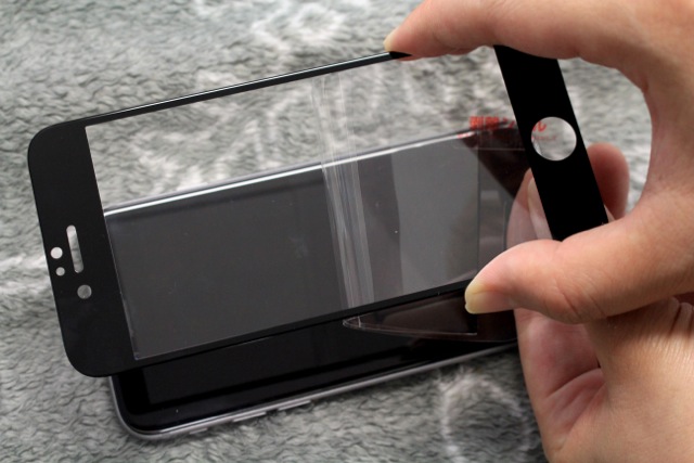 iPhoneに強化ガラスをキレイに貼るコツ