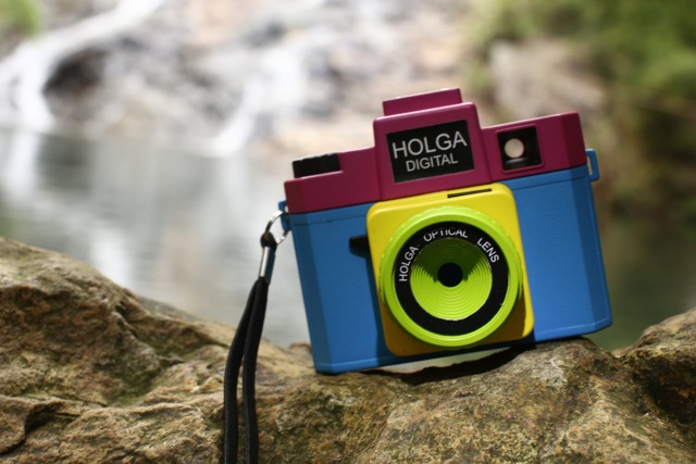 カルト的人気のトイカメラ『HOLGA』のデジカメが登場
