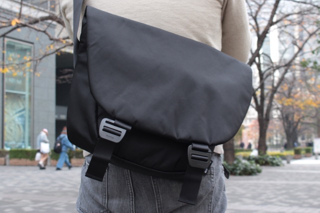 こんなにコンパクトなのにmacbookを安全に運べる Pcバッグの最適解 コレじゃない Roomie ルーミー メッセンジャーハンドバッグ ケース Macbookエアプロ 無料ドロップ送料 Vladatk Kim Ba