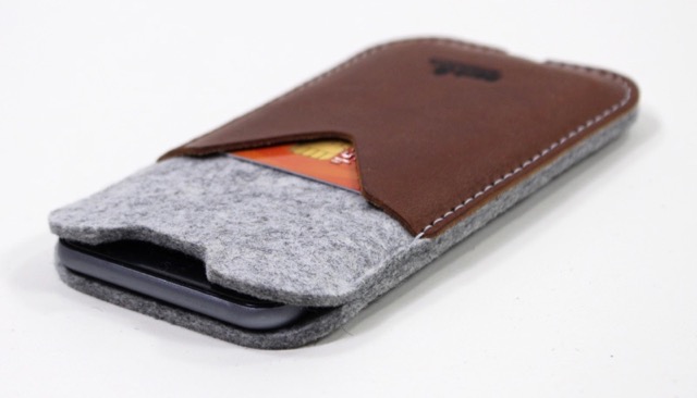 iPhone裸派に。優しく包む手作りフェルトスリーブケースはいかが?