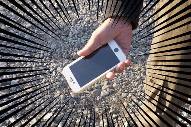 川で石投げをしていたら、自分のiPhoneも川に投げたくなってきた  [レビュー]