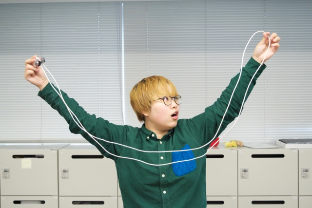 部屋でもクルマでも便利な3mのLightningケーブル [レビュー]