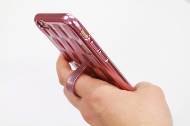 落下防止リングのがたつきに悩む人に朗報。「しまえる」リング付きiPhoneケースが出たぞ!