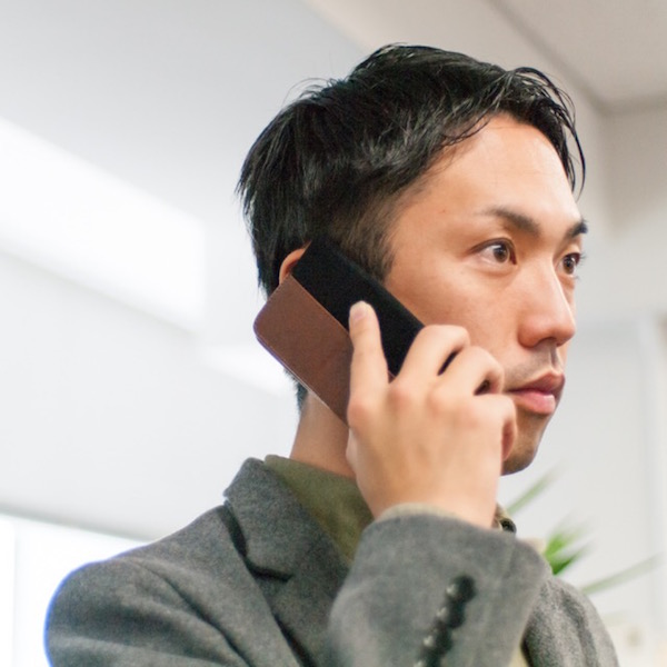 ビジネスシーンに映える本革iPhoneケース