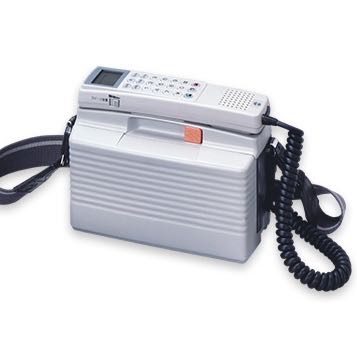 「携帯電話」誕生から30年。最初の電話は2.6キロもあった!?