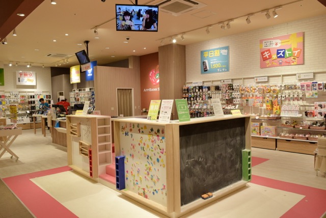 キッズスペースで遊べる「AppBank Store ららぽーと新三郷」は家族のオアシス
