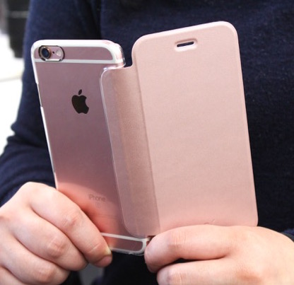 iPhone本体のカラーが楽しめる背面クリアの手帳型ケース