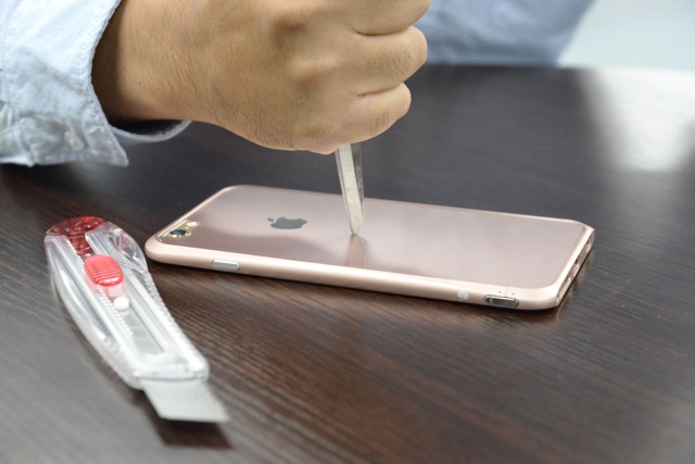 【検証】このiPhone刃物でも傷つかないって本当?