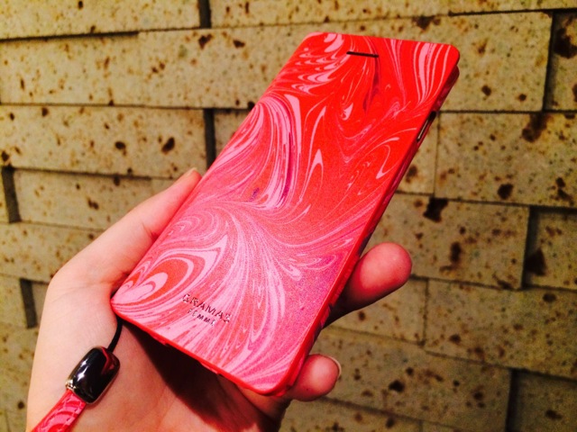 大人の気品漂う『GRAMAS FEMME レザー手帳型ケース iPhone 6s/6』