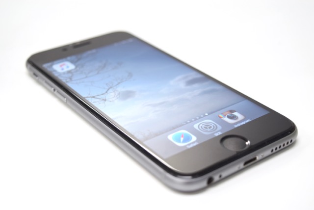 サラサラ過ぎるアンチグレア強化ガラスでiPhone操作性アップ